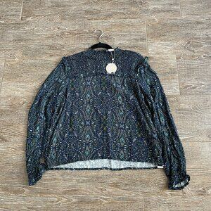 NWT Apricot top size 12